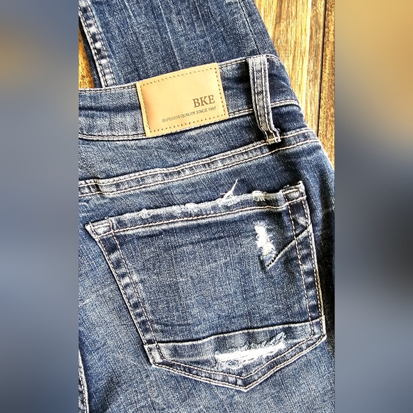 BKE Stella - Slim Fit, Low Rise, Skinny. Size 26 x 31 1/2 - Like New! - Picture 4 of 6